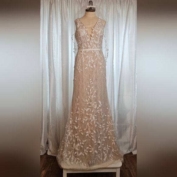 Melissa Sweet Dresses & Skirts - Melissa Sweet Wedding Dress & Veil